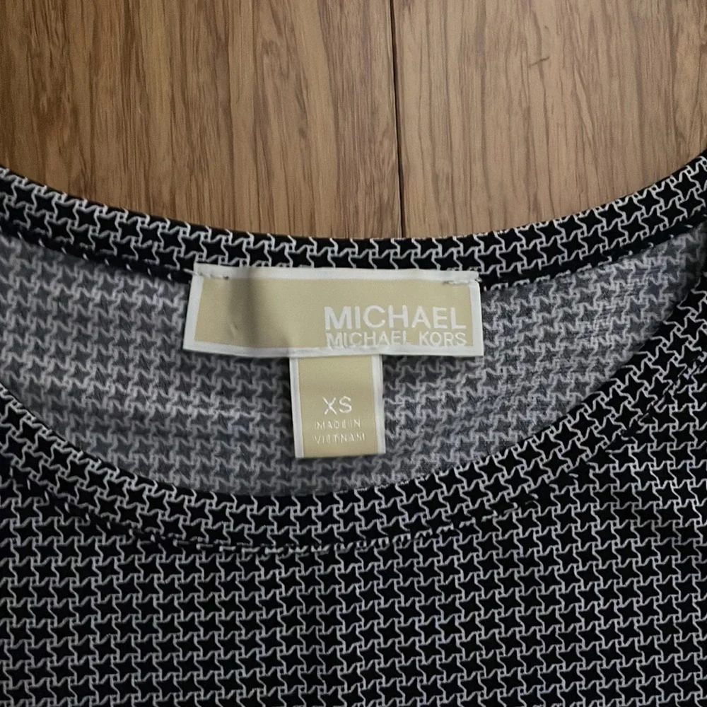 Michael Kors Sleveless Dress - Picture 2 of 4